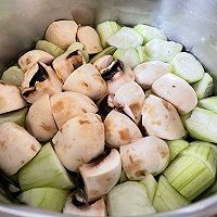 #测测你的夏日美食需求#口蘑丝瓜毛豆的做法图解1