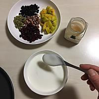 炒酸奶-什锦水果酸奶薄脆的做法图解1