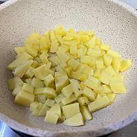 #米饭最强CP#米饭杀手酱土豆盖饭的做法图解2