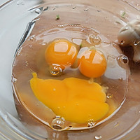 双蛋煎口蘑的做法图解2
