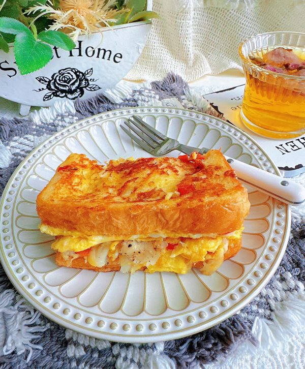 10分钟元气早餐-鳕鱼芝士蛋包三明治