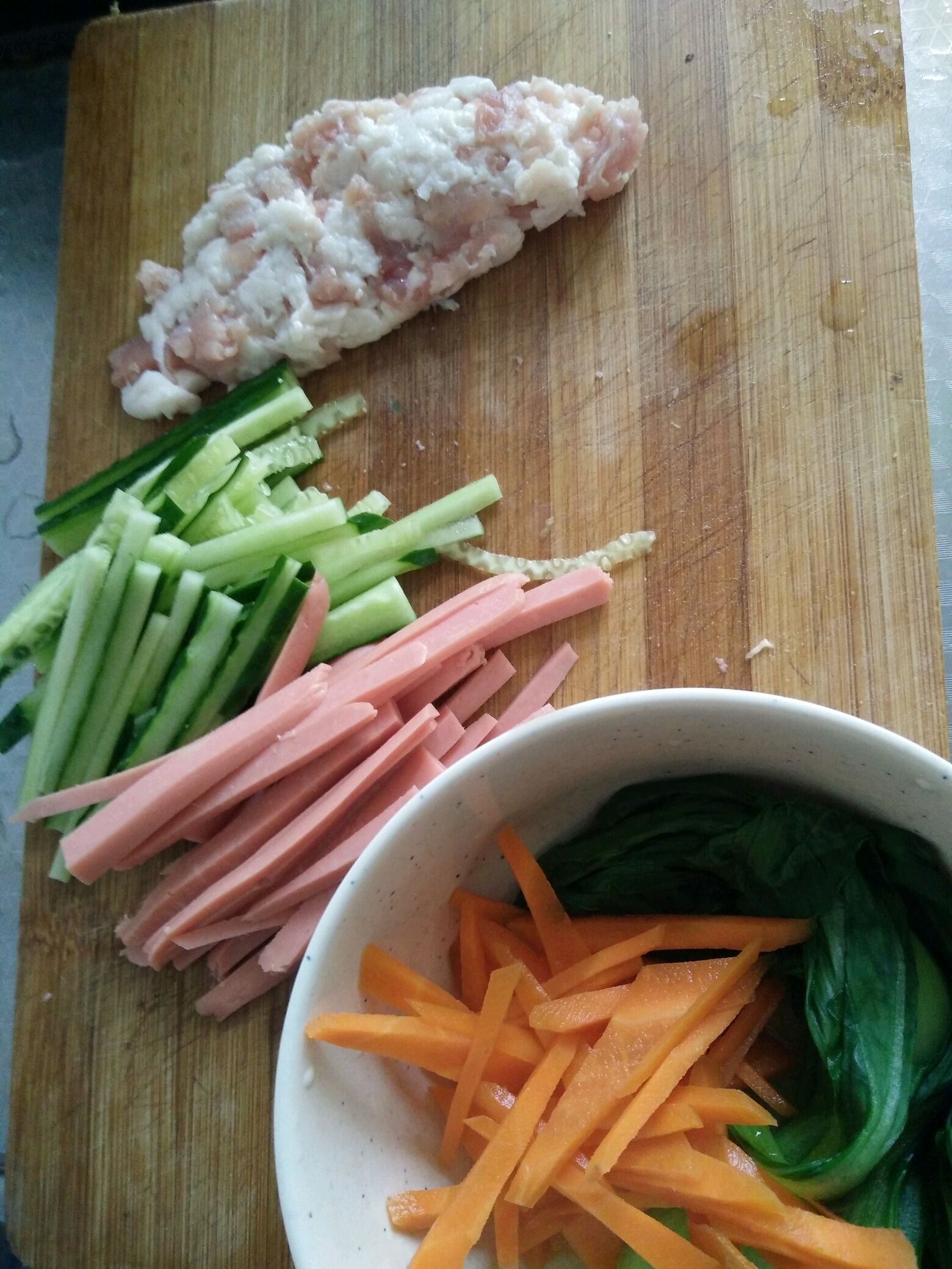 彩色蔬菜面条怎么做_彩色蔬菜面条的做法_飘e.fyc_豆果美食