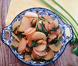 素炒土豆片芹菜的做法