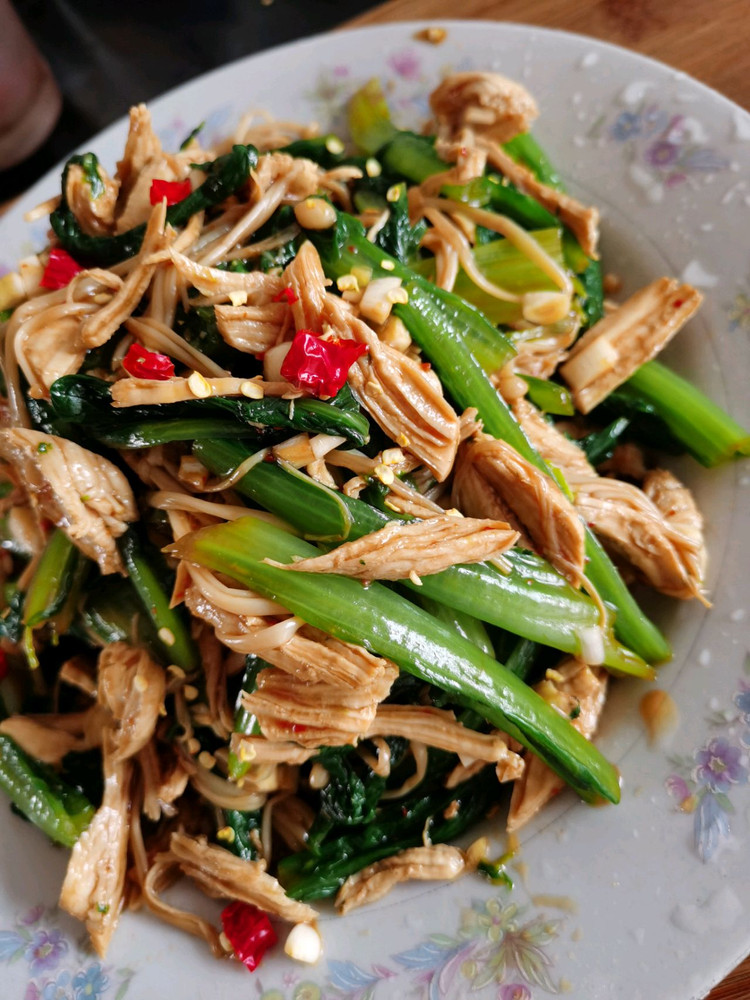 鸡胸肉拌油麦菜的做法