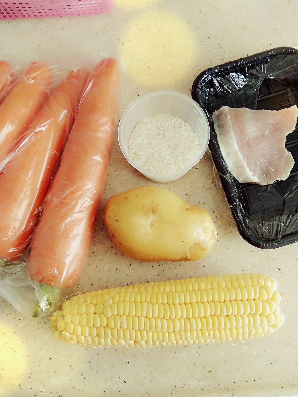玉米红萝卜瘦肉汤怎么做_玉米红萝卜瘦肉汤的做法_宝儿食光_豆果美食