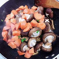 连碗都可以吃的懒人焖饭-金瓜蒸香菇排骨饭 #米饭最强CP#的做法图解11
