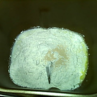 #憋在家里吃什么#豆沙毛毛虫面包的做法图解2