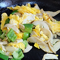 杏鲍菇炒鸡蛋的做法图解9