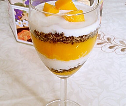 夏日甜品——芒果酸奶杯的做法