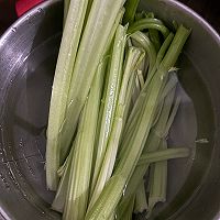 芹菜猪肉饺子的做法图解2