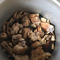 肉蟹煲一全家福的做法图解2
