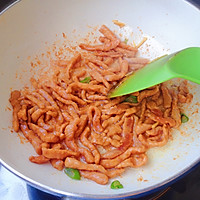 茭白炒肉丝的做法图解3