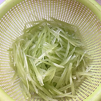 凉拌莴苣丝的做法图解2