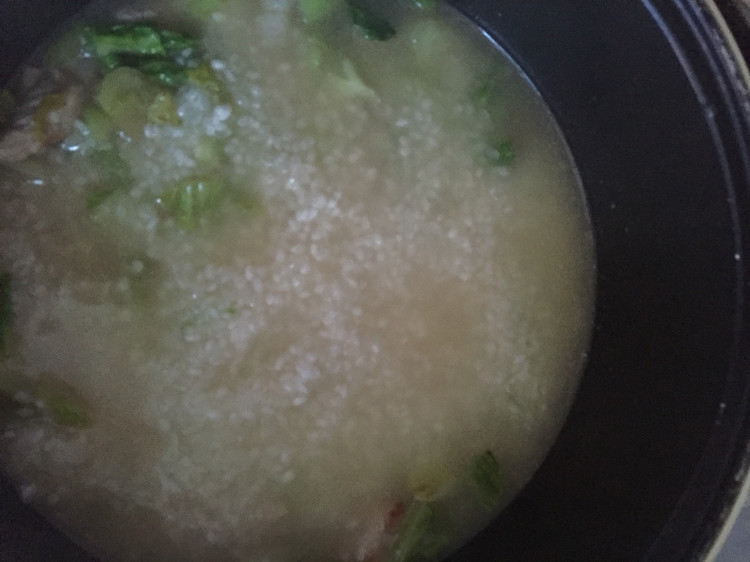 电饭煲鲜肉香青菜菜饭的做法