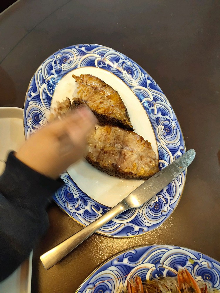 香煎龙胆鱼（献给宝贝们的美食）的做法