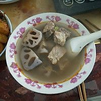 莲藕排骨汤的做法图解1