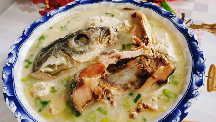 腊鱼头豆腐汤