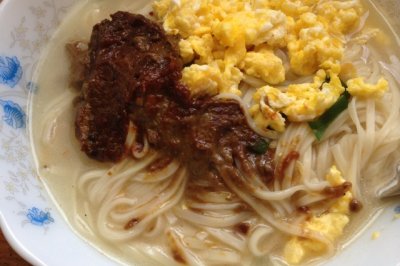 肉酱鸡蛋面