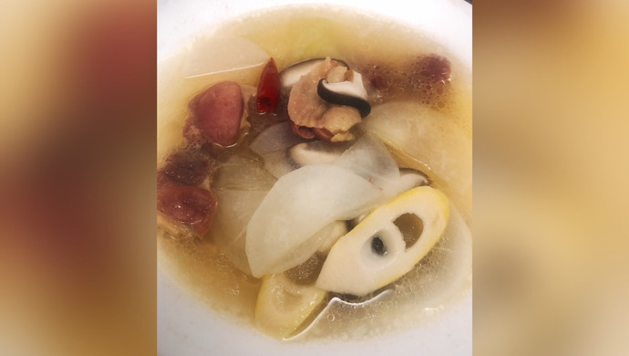 简易版|冬笋菌菇萝卜腊鸭汤
