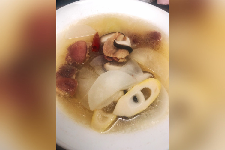 简易版|冬笋菌菇萝卜腊鸭汤的做法