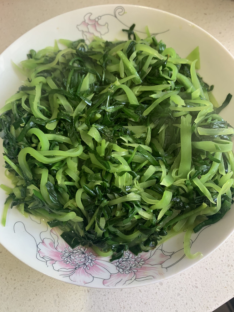 韭菜炒莴笋丝的做法