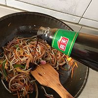 杂蔬鸡蛋炒面的做法图解7