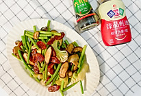 腊肠炒蒜苔菜花的做法