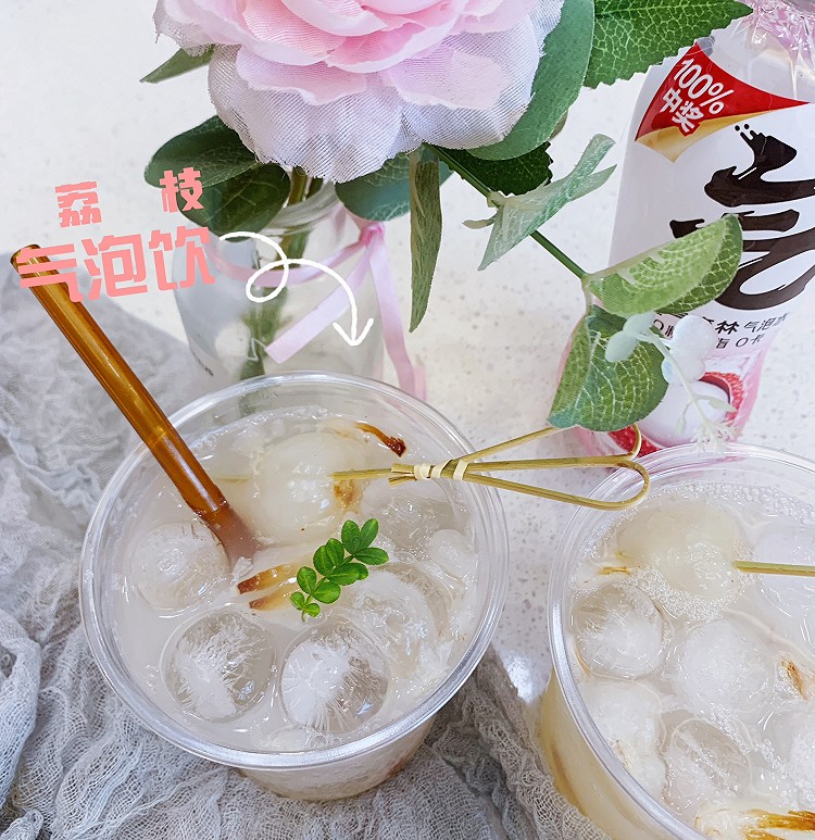 荔枝气泡饮的做法