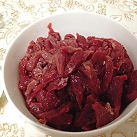 泡椒炒牛肉丝的做法图解2