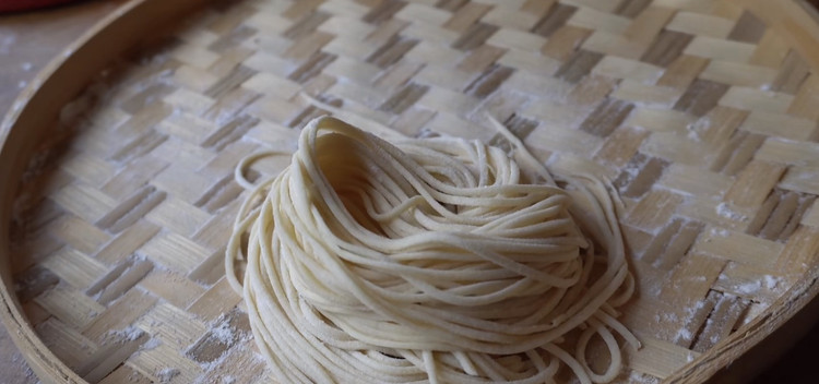 自制鸡蛋面的做法