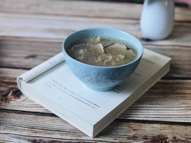 银耳海底椰鸡汤的做法