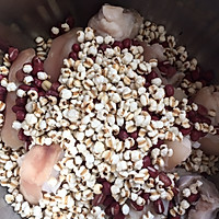 红豆薏米猪蹄汤的做法图解12