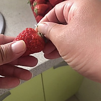香香甜甜的草莓酱的做法图解2