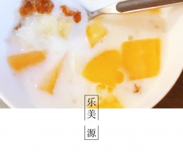 桃胶木瓜炖牛奶的做法