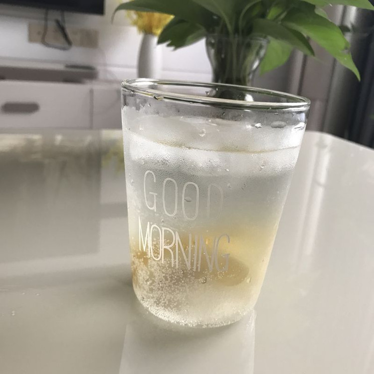 中餐厅还原柠檬蜂蜜水的做法