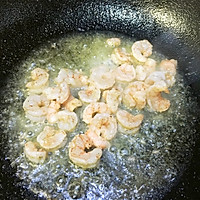 滑滑滑……滑蛋虾仁的做法图解3