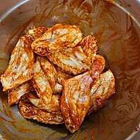 快手一锅端‼️韩式辣酱鸡翅焖锅的做法图解2