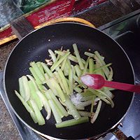 西芹炒肉的做法图解6