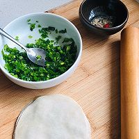 #一人一道拿手菜# 饺皮成了葱油饼的做法图解7