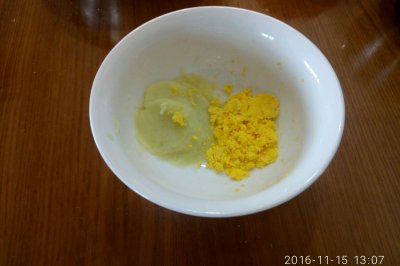 宝宝辅食（7个月）蛋黄土豆泥