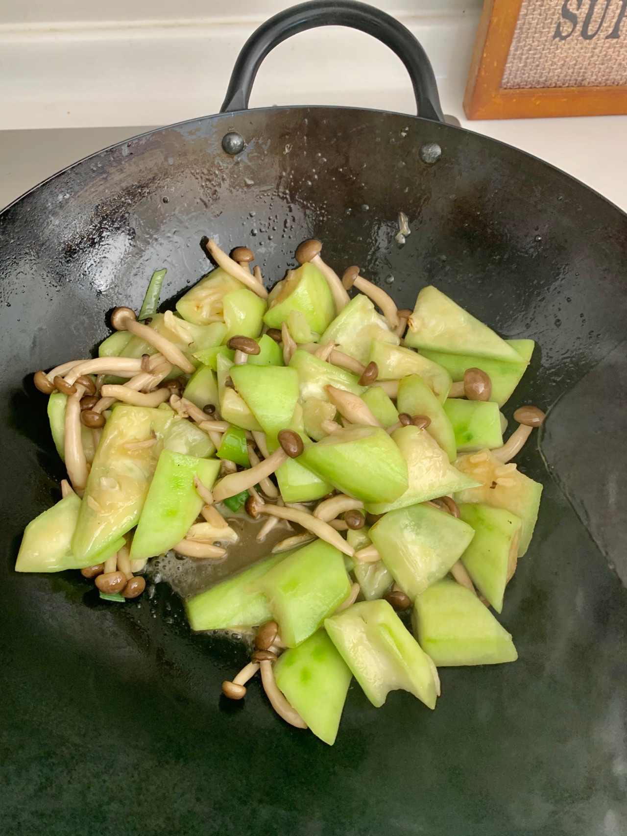 丝瓜炒灵芝菇怎么做 丝瓜炒灵芝菇的做法 豆果美食 丝瓜炒灵芝菇怎么做 丝瓜炒灵芝菇的做法 豆果美食
