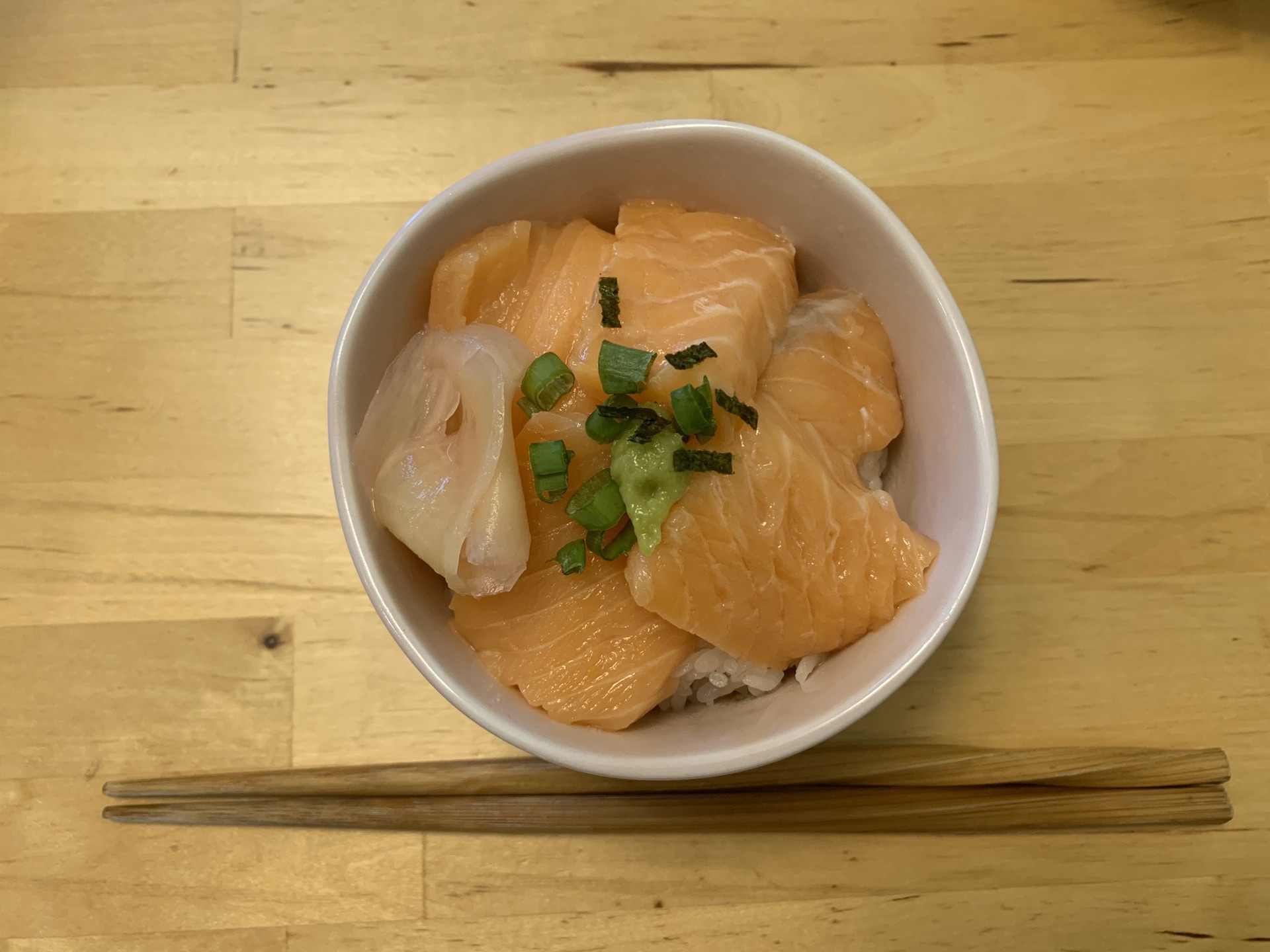 Sashimi rice with salmon