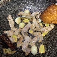 #金龙鱼橄榄油调和油520美食菜谱#完胜腥臊-酸菜焖鸭的做法图解8