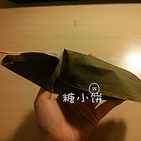 【培根香菇豌豆粽子】龙舟形包法2的做法图解8