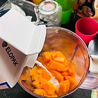 芒果奶昔(小白入门级饮品)的做法图解3