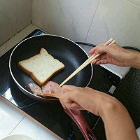 鸡蛋火腿三明治的做法图解3