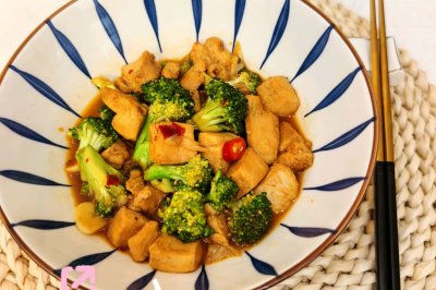 西兰花炒鸡胸肉（低卡饱腹又减脂）