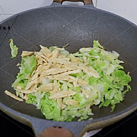 小炒腐竹包菜#金龙鱼营养强化维生素A 新派菜油#的做法图解6