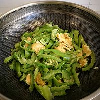 #感恩节烹饪挑战赛#苦瓜青椒炒鸡蛋的做法图解9