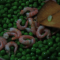 豌豆炒北极虾的做法图解3